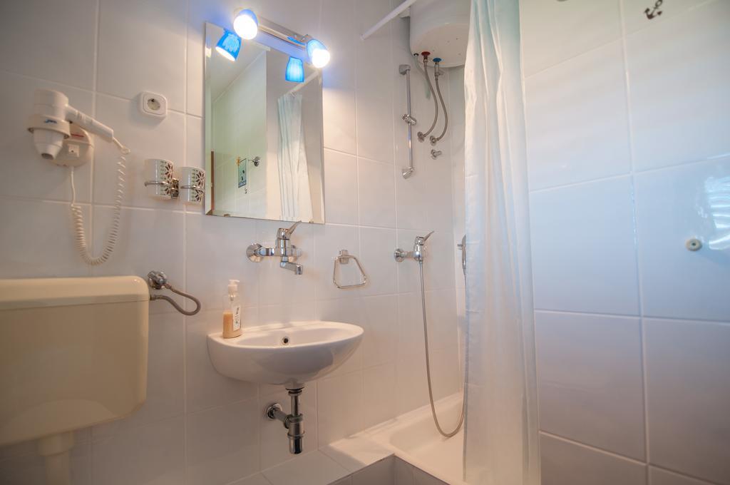 Apartments Raic Supetar Ngoại thất bức ảnh