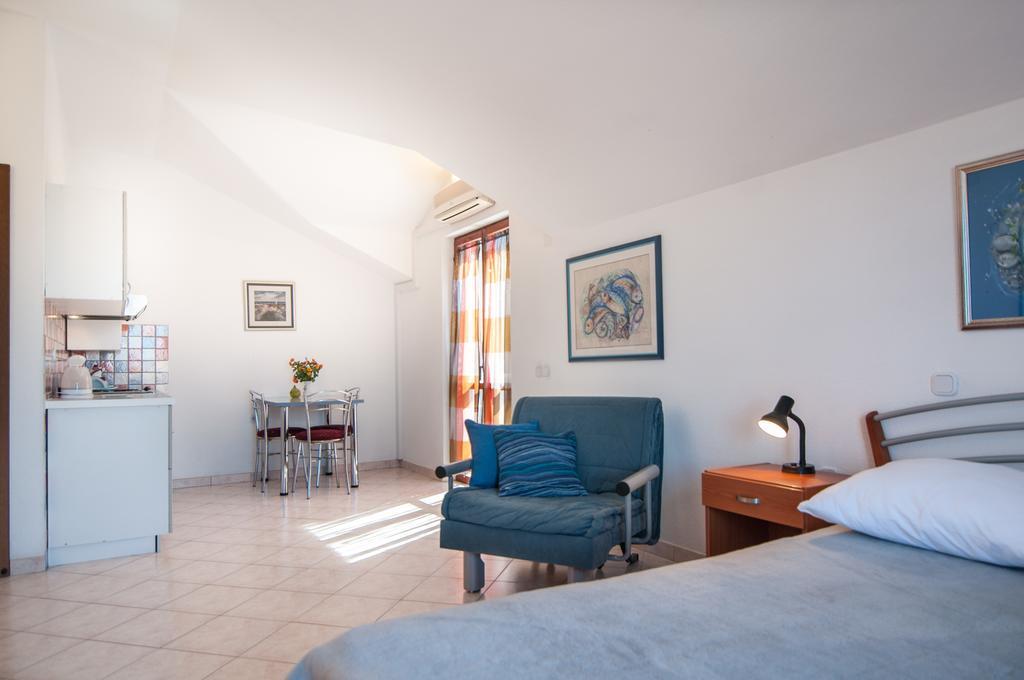 Apartments Raic Supetar Ngoại thất bức ảnh
